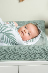 Hydrofiel multidoek 115x115cm Nature ash green (wit met groene print) - Afbeelding 4