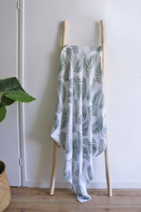 Hydrofiel multidoek 115x115cm Nature ash green (wit met groene print) - Afbeelding 3