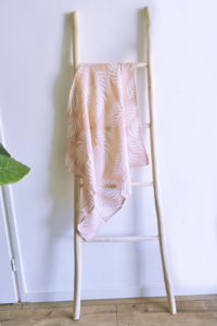 Hydrofiel Multidoek Nature 70x70cm - Pale Pink (roze met witte print)